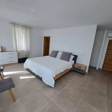 Ribarska * Komiža